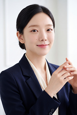 JPG 편집이미지 여자 직장 대화 미소 사무실 깨끗함 작업 은행원 의료성형뷰티 스타일 편집실사 AI인물포토 AI콘텐츠 직업 컨셉 회사 비즈니스 표정 말하기 사람 CG 파일형식 AI포토 모션