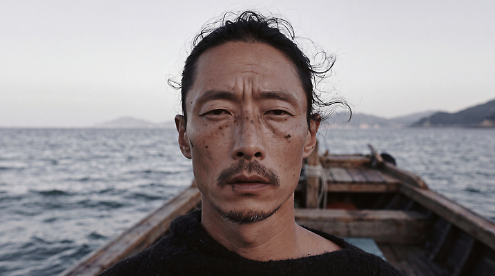 JPG 편집이미지 남자 바다 자연 산 항해 어업 해변 라이프 어부 의료성형뷰티 수평선 편집실사 AI인물포토 AI콘텐츠 직업 산업 사람 생활 배 CG 생태계 선박 파일형식 AI포토 수상교통 교통수단 교통