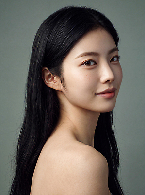 JPG 편집이미지 긴머리 헤어스타일 여자 자연 표정 미소 피부관리 스킨케어 의료성형뷰티 스타일 편집실사 AI인물포토 사람 뷰티 CG 생태계 파일형식 AI포토 AI콘텐츠