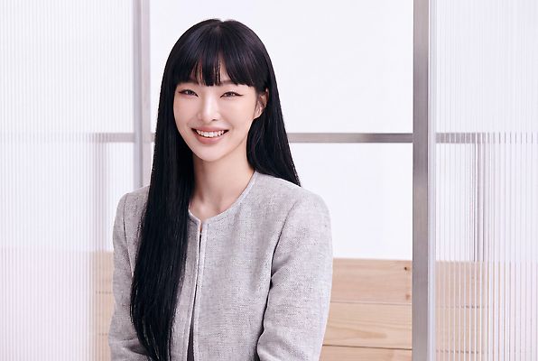 JPG 모델 편집이미지 여자 패션 포즈 스튜디오 미소 아나운서 의료성형뷰티 편집실사 AI인물포토 AI콘텐츠 직업 표정 사람 CG 파일형식 AI포토