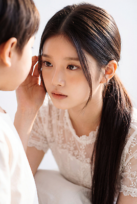 JPG 편집이미지 여자 행복 어린이 이야기 대화 사람 유치원 집중 유치원선생님 교감 의료성형뷰티 편집실사 AI인물포토 AI콘텐츠 교육 감정 컨셉 말하기 교사 CG 파일형식 AI포토 직업 모션