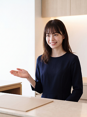 JPG 편집이미지 손 여자 웃음 인테리어 서비스 환영 호텔리어 대기실 의료성형뷰티 편집실사 AI인물포토 AI콘텐츠 직업 디자인 표정 사람 신체부위 공간 CG 파일형식 AI포토