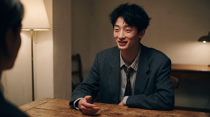 JPG 편집이미지 여자 남자 탁자 조명 실내 표정 대화 만남 분위기 집중 의료성형뷰티 편집실사 AI인물포토 AI콘텐츠 가구 컨셉 말하기 사람 내부 CG 파일형식 AI포토 생활용품 모션 오브젝트