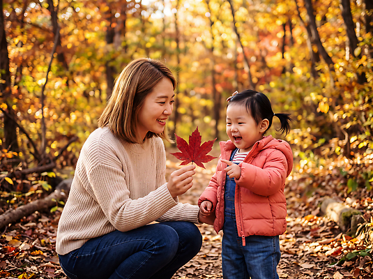 JPG 편집이미지 어린이 단풍 가족 자연 놀이 모녀 엄마 나뭇잎 웃음 평화 산책 가을 숲 즐거움 의료성형뷰티 편집실사 AI인물포토 AI콘텐츠 계절 딸 감정 컨셉 잎 관계 휴식 표정 사람 CG 생태계 파일형식 AI포토 식물