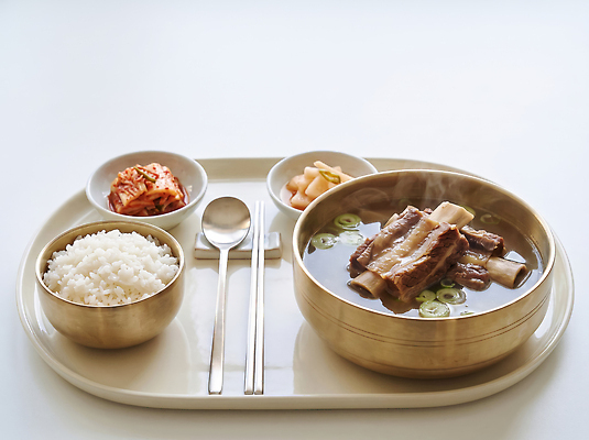 JPG 편집이미지 전통 한식 채소 탁자 밥 반찬 김치 요리 식사 갈비 갈비탕 육수 편집실사 AI포토 AI콘텐츠 음식 가구 육류 CG 탕 파일형식 생활용품 식재료 오브젝트