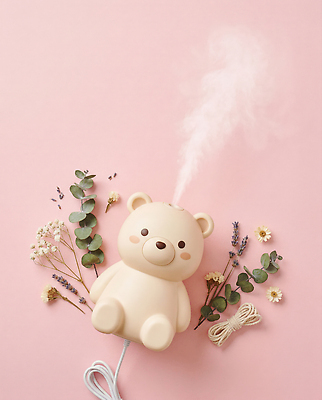 JPG 편집이미지 꽃 분홍색 하늘색 곰 실내 장식 파란색 인테리어 연기 허브 오브젝트 가습기 편집실사 AI포토 AI콘텐츠 식물 동물 디자인 컬러 포유류 내부 CG 파일형식