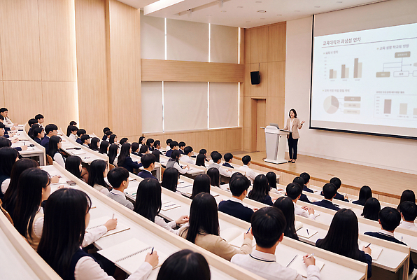 JPG 편집이미지 학생 교육 고등학생 수업 그래프 고등학교 실험 학습 강사 교양 메모지 발표 군중 강의 강의실 집중 입시 의료성형뷰티 편집실사 AI인물포토 AI콘텐츠 직업 컨셉 학교 청소년 사람 사무용품 공간 CG 파일형식 AI포토 문구용품 오브젝트