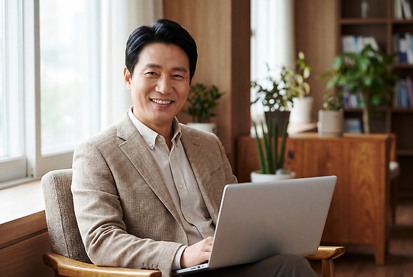 JPG 식물 편집이미지 남자 커피 가구 비즈니스 창문 책장 대화 미소 노트북 사무실 햇빛 스크린 작업 의료성형뷰티 편집실사 AI인물포토 AI콘텐츠 음료 생활용품 표정 말하기 사람 전자제품 빛 CG 파일형식 AI포토 모션 오브젝트