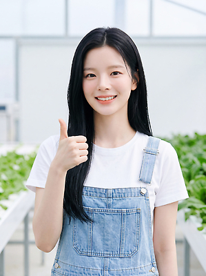 JPG 식물 편집이미지 여자 농업 채소 자연 미소 사람 농장 환경 농사 상추 온실 의료성형뷰티 청년농부 편집실사 AI인물포토 AI콘텐츠 산업 표정 농부 CG 생태계 파일형식 AI포토 직업