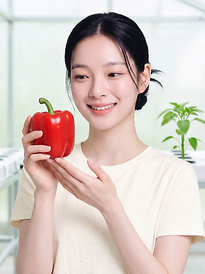 JPG 식물 편집이미지 농업 채소 자연 파프리카 건강 웃음 사람 농장 수확 신선 온실 의료성형뷰티 청년농부 편집실사 AI인물포토 AI콘텐츠 산업 표정 농부 CG 생태계 파일형식 AI포토 직업