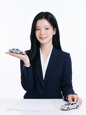 JPG 모델 편집이미지 여자 비즈니스 승용차 자동차 정장 모형 작업 보험 보험설계사 의료성형뷰티 편집실사 AI인물포토 AI콘텐츠 직업 옷 육상교통 사람 CG 파일형식 AI포토 교통수단 교통