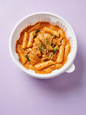 JPG 편집이미지 한식 음식 식사 용기 소스 떡볶이 분식 배송 매움 편집실사 AI포토 AI콘텐츠 그릇 양념 맛 CG 파일형식 식기 컨셉