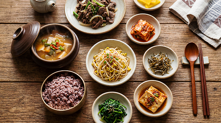JPG 편집이미지 한식 밥 반찬 김치 식사 밥상 국 나물 두부 콩나물 불고기 된장국 두부조림 멸치볶음 시금치나물 잡곡밥 콩나물무침 편집실사 AI포토 AI콘텐츠 음식 채소 탁자 CG 볶음 무침 조림 파일형식 가구 생활용품 오브젝트