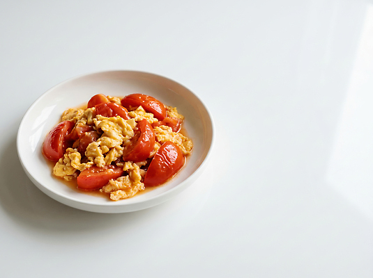 JPG 편집이미지 접시 음식 토마토 재료 요리 계란 식사 담기 볶음 토마토달걀볶음 편집실사 AI포토 AI콘텐츠 식기 채소 모션 알 CG 파일형식