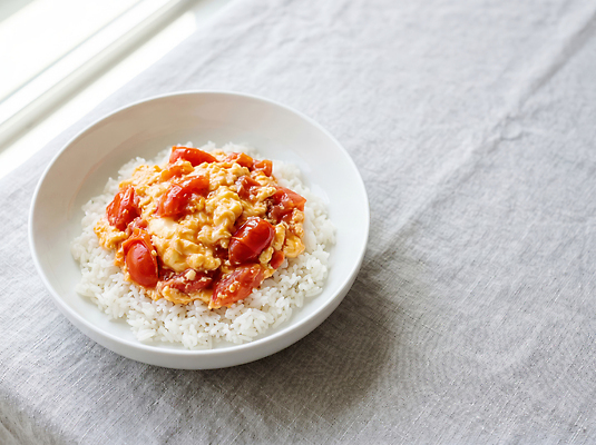 JPG 편집이미지 접시 음식 토마토 밥 요리 계란 식사 볶음 집밥 토마토달걀볶음 편집실사 AI포토 AI콘텐츠 식기 채소 알 CG 파일형식