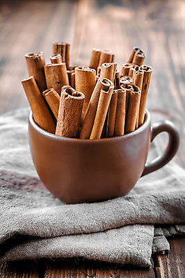 포토 JPG 해외이미지 음식 백그라운드 재료 탁자 요리 사람없음 컵 갈색 주방 나뭇가지 조미료 막대기 달콤 향신료 오브젝트 향료 향 시나몬 해외202004 해외포토 나무 식기 컬러 가구 맛 향기 냄새 향미료 파일형식