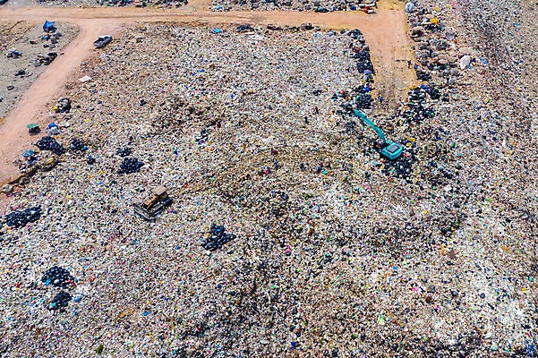 포토 JPG 해외이미지 식물 산업 백그라운드 비즈니스 가정 유리 안테나 사람 사람없음 글로벌 쌓기 환경 금속 재활용 도시 오염 쓰레기 폐기물 정상 큼 플라스틱 땅 거절 굴착기 버리기 기중기 생태계 먼지 짐차 한조각 흙더미 낭비 경영 고물상 드론 땅바닥 매립 생태학 처리 해외202004 해외포토 1 교육 컨셉 통신 모션 자동차 재질 바닥 흙 중장비 크기 친환경 파일형식 더미