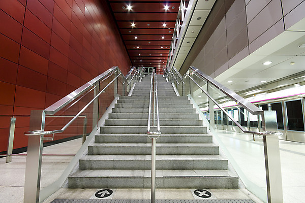 포토 JPG 해외이미지 의자 건축양식 모션 유리 추상 미래 버스 바닥 실내 사람없음 내부 건물 파란색 빛 금속 전철 공항 도착 오브젝트 항공 속도 대문 지역 제트기 블러 해외202004 해외포토 건축물 건축 육상교통 컬러 가구 컨셉 무늬 교통시설 재질 대중교통 비행기 문 파일형식