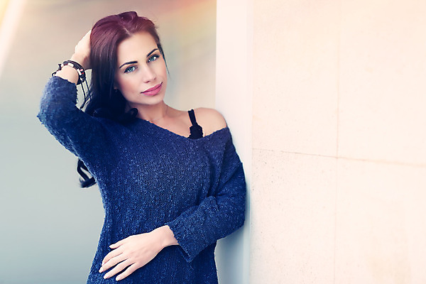 포토 JPG 해외이미지 백인 라이프스타일 여자 유럽 갈색머리 건강 한명 서기 사람 성인 야외 빛 햇빛 유행 맑음 도시 우아함 유혹 내추럴 배려 완벽 우울감 진짜 스타일 해외202004 관능적 해외포토 서양인 1 헤어스타일 감정 나라 컨셉 모션 날씨 생활 태양 파일형식