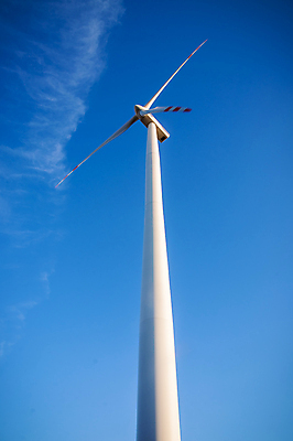 포토 JPG 해외이미지 실루엣 하늘 바람 풍경 사람없음 빨간색 태양 일출 환경 사진촬영 미국 힘 황혼 일몰 풍차 에너지 보호 캘리포니아 해외202004 해외포토 자연요소 컬러 컨셉 북아메리카 날씨 촬영기법 노을 촬영 파일형식