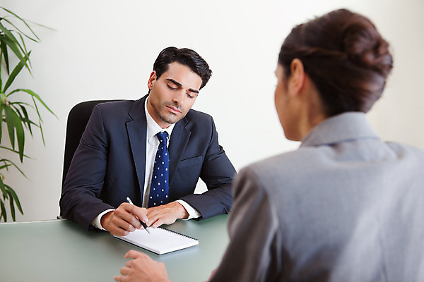 포토 JPG 해외이미지 여자 남자 앉기 상반신 20대 성인 두명 30대 사무실 공책 기록 비즈니스맨 비즈니스우먼 면접 성인만 해외202004 해외포토 비즈니스 모션 문구용품 사람 청년 장년 직장인 파일형식