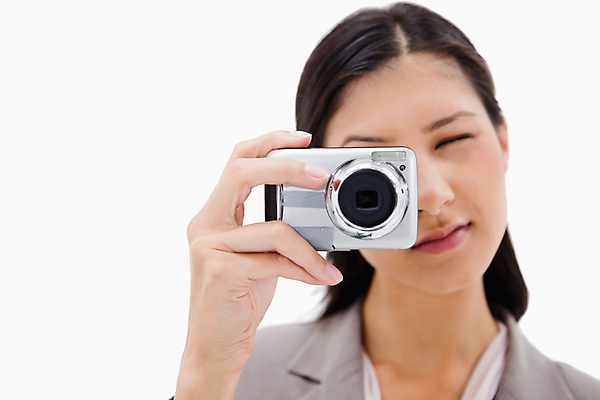 포토 JPG 해외이미지 여자 실내 한명 들기 상반신 20대 성인 취미 앞모습 카메라 사진촬영 잡기 사진사 흰배경 성인여자한명만 해외202004 해외포토 1 뷰포인트 백그라운드 모션 사람 청년 내부 전자제품 촬영 흰색 작가 여자한명만 성인여자만 파일형식