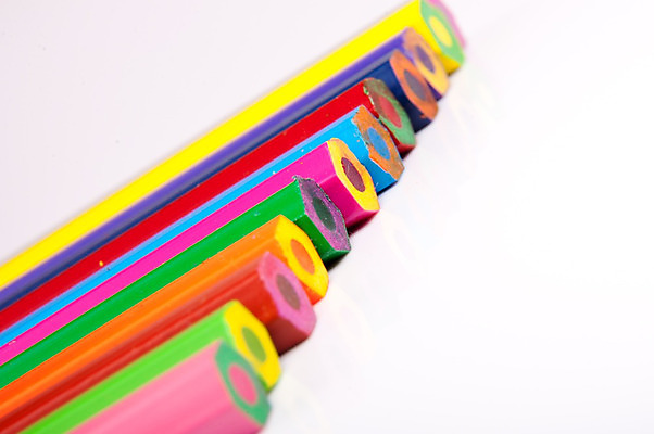 포토 JPG 해외이미지 분홍색 백그라운드 색연필 미술 사람없음 목재 빨간색 초록색 파란색 컬러풀 갈색 노란색 보라색 오브젝트 날카로움 스펙트럼 해외202004 해외포토 나무 컬러 재료 문화예술 학용품 파일형식