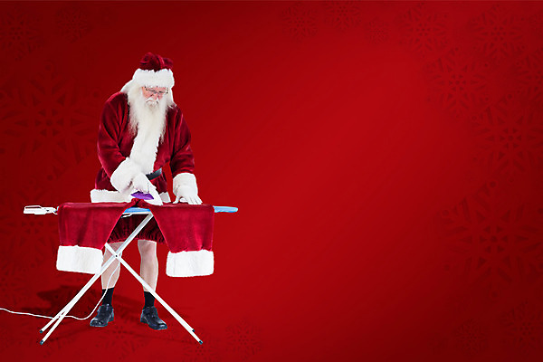 포토 JPG 해외이미지 전신 노년 남자 크리스마스 산타옷 한명 앞모습 빨간색 산타클로스 다리미 다리미질 노인남자한명만 해외202004 해외포토 1 옷 기념일 뷰포인트 컬러 사람 성인 가전제품 남자한명만 노인남자만 파일형식