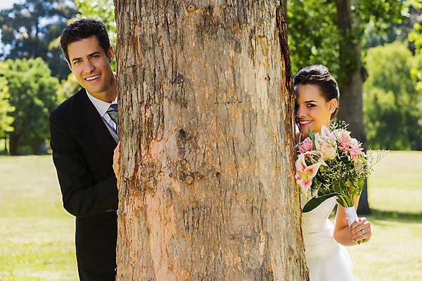 포토 JPG 해외이미지 주간 커플 공원 여자 남자 신부 신랑 결혼 결혼식 남편 정장 20대 성인 야외 두명 옆모습 30대 낭만 성인만 해외202004 해외포토 자연요소 옷 공공시설 뷰포인트 컨셉 관계 사람 이벤트 청년 장년 파일형식