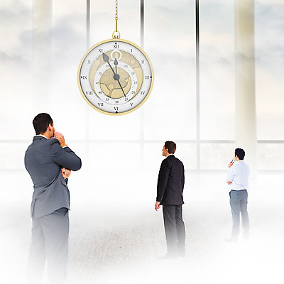 포토 JPG 해외이미지 백인 응시 남자 생각 비즈니스 갈색머리 매달리기 서기 20대 성인 건물 세명 30대 도시풍경 사무실 관찰 기록 잡기 도시 시간 비즈니스맨 손목시계 해외202004 해외포토 서양인 헤어스타일 건축물 시선 시계 장신구 모션 사람 풍경 청년 장년 직장인 파일형식