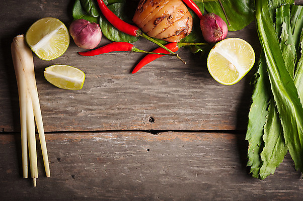 포토 JPG 해외이미지 전통 음식 백그라운드 채소 재료 태국 고추 아침 건강 요리 동양인 사람없음 목재 우주 주방 식사 공백 시골 신선 뜨거움 허브 향신료 준비 매움 날것 라임 지역 레시피 내추럴 적양파 해외202004 해외포토 주간 나무 식물 아시아 과일 양파 인종 맛 향미료 파일형식