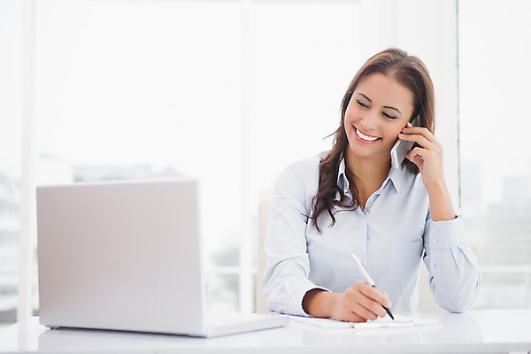 포토 JPG 해외이미지 백인 여자 행복 비즈니스 창문 무선통신 갈색머리 직장 실내 한명 미소 20대 노트북 스마트폰 핸드폰 사무실 펜 비즈니스우먼 무선전화기 책상 스타일 해외202004 해외포토 서양인 1 헤어스타일 감정 가구 회사 통신 표정 사람 청년 내부 전자제품 스마트기기 필기구 직장인 전화기 파일형식