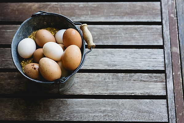 포토 JPG 해외이미지 음식 건강 사람없음 갈색 계란 신선 상품 양동이 유기농 날것 내추럴 해외202004 해외포토 웰빙 컬러 알 파일형식