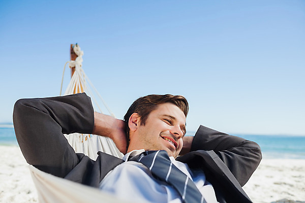 포토 JPG 해외이미지 백인 남자 행복 모래 파도 바다 넥타이 휴가 휴식 한명 미소 사람 정장 20대 성인 야외 평화 맑음 재킷 자유 비즈니스맨 해먹 성인남자한명만 해외202004 해외포토 서양인 1 잡화 옷 감정 컨셉 비즈니스 날씨 표정 청년 외투 침대 직장인 남자한명만 성인남자만 파일형식