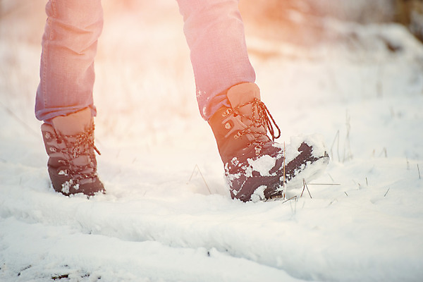 포토 JPG 해외이미지 백인 1 라이프스타일 옷 계절 스포츠 여행 신발 겨울 자국 모션 자연 산 건강 사람 사람없음 야외 조깅 운동 맑음 얼음 하이킹 추위 흰색 숲 묘사 속도 양발 캡모자 유일 해외202004 해외포토 자연요소 서양인 모자_잡화 컬러 레저 날씨 생활 생태계 파일형식