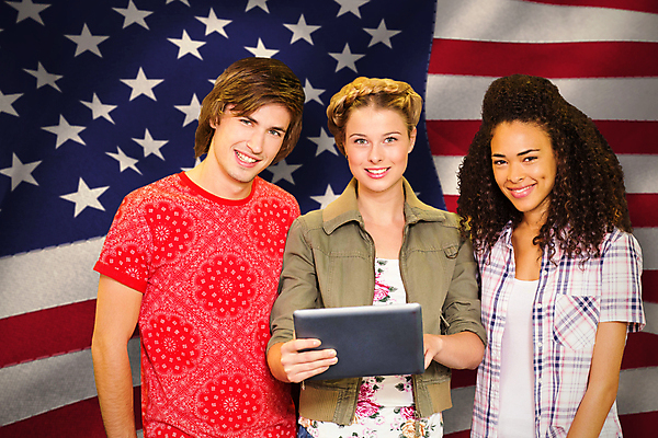 포토 JPG 해외이미지 백인 학생 배너 응시 여자 교육 남자 학교 책장 서기 20대 10대 책 세명 학습 스터디 태블릿 독서 디지털 미국 정보 깃발 잡기 도서관 국기 교과서 대학교 애국심 터치스크린 고등교육 해외202004 해외포토 서양인 시선 가구 북아메리카 모션 청소년 교재 사람 청년 전자제품 스마트기기 파일형식