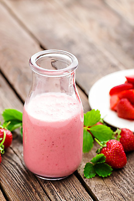 포토 JPG 해외이미지 열매 음료 음식 백그라운드 다이어트 과일 부분 유리 탁자 딸기 디저트 건강 사람없음 목재 빨간색 주스 우유 시골 신선 칵테일 달콤 맛 아침식사 상품 혼합 먹기 크림 유기농 요거트 쉐이크 내추럴 떨림 스무디 요구르트 채식주의자 디톡스 맛있는 해외202004 해외포토 나무 식물 웰빙 컬러 가구 컨셉 재료 모션 재질 유제품 주류 식사 채식 파일형식