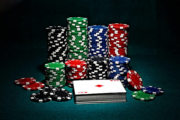 포토 JPG 해외이미지 직업 스포츠 백그라운드 돈 놀이 탁자 성공 사람없음 가로 빨간색 초록색 파란색 쌓기 검은색 경쟁 게임 우승 최고 쌍 신용카드 행운 그룹 재산 도박 위험 묘사 오브젝트 카지노 주사위 기회 포커 중독 고립 텍사스 펠트 많음 해외202004 해외포토 컬러 가구 컨셉 모션 금융 미국 트럼프 파일형식 천_직물