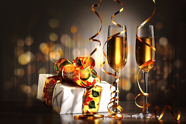 포토 JPG 해외이미지 디자인 기념일 행복 리본 음료 백그라운드 크리스마스 겨울 검은배경 새로움 기념 선물 사랑 사람없음 빛 상자 파티 축제 낭만 축하 알코올 샴페인 샴페인잔 해외202004 해외포토 계절 감정 컨셉 술잔 주류 이벤트 검은색 파일형식