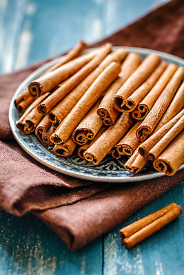 포토 JPG 해외이미지 접시 음식 백그라운드 재료 탁자 디저트 건조 요리 사람없음 장식 갈색 주방 조미료 막대기 달콤 향신료 오브젝트 향 시나몬 해외202004 해외포토 식기 컬러 가구 맛 향미료 파일형식