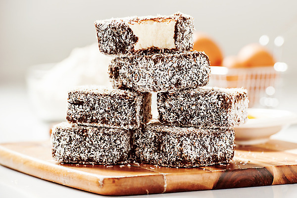 포토 JPG 해외이미지 전통 음식 상징 백그라운드 디저트 요리 사람없음 파티 케이크 초콜릿 계란 흰색 대접 달콤 맛 호주 유혹 굽기 밀가루 코코넛 충동구매 무생채 솔깃 맛있는 해외202004 해외포토 컬러 컨셉 과일 이벤트 쇼핑 알 오세아니아 가루 구이 과소비 파일형식