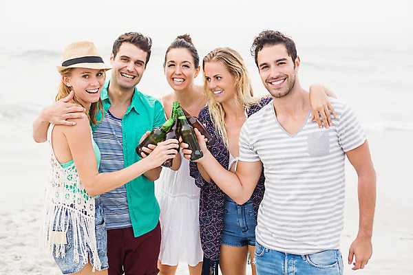 포토 JPG 해외이미지 백인 라이프스타일 여자 남자 행복 음료 바다 맥주 함께함 서기 여러명 20대 캐주얼 맑음 우정 기쁨 축하 알코올 흥분 축배 해외202004 해외포토 서양인 옷 감정 다수 컨셉 모션 날씨 주류 사람 청년 생활 친구 파일형식