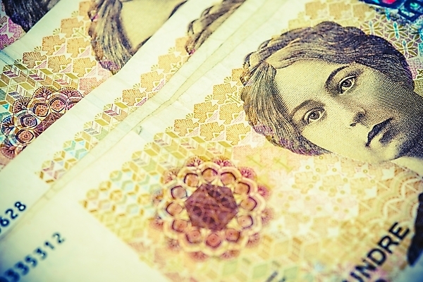 포토 JPG 해외이미지 유럽 지폐 돈 비즈니스 노르웨이 사람없음 가로 경제 거래 시장 무역 외화 계산서 대출 해외202004 해외포토 나라 산업 금융 재산 파일형식