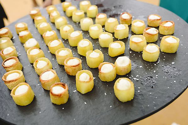 포토 JPG 해외이미지 접시 음식 결혼 탁자 호텔 휴가 육류 요리 이벤트 사람없음 장식 파티 요식업 식당 식사 저녁식사 흰색 축하 고급 서비스 준비 상쾌 점심식사 미니 뷔페 앙트레 맛있는 해외202004 해외포토 식기 감정 산업 컬러 가구 컨셉 식재료 숙소 상점 파일형식