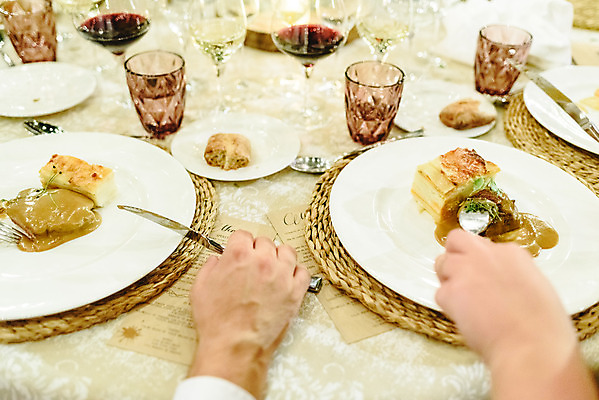 포토 JPG 해외이미지 식기 접시 음식 결혼 포크 유리 탁자 이벤트 사람없음 장식 파티 요식업 식당 축제 식사 저녁식사 식탁보 흰색 기구 축하 칼 고급 우아함 은색 배열 먹기 해산물 브런치 초대 설정 뷔페 식품점 접수 정중 맛있는 해외202004 해외포토 산업 컬러 가구 컨셉 모션 재질 상점 파일형식