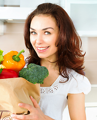 포토 JPG 해외이미지 라이프스타일 잡화 여자 행복 종이 음식 다이어트 채소 가방 주택 건강 한명 사람 빨간색 초록색 쇼핑 컬러풀 노란색 상점 주방 샐러드 신선 잡기 시장 아침식사 상추 브로콜리 먹기 가득함 고객 자루 후추 흙더미 슈퍼마켓 바이오 채식주의자 많음 비건 해외202004 해외포토 1 감정 컬러 컨셉 모션 건물 생활 식사 흙 향신료 채식 파일형식 더미