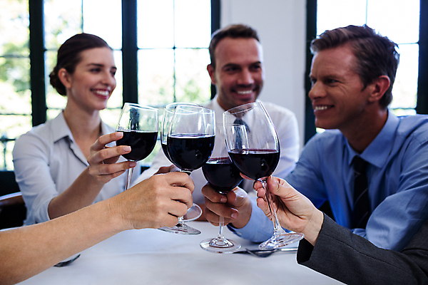 포토 JPG 해외이미지 백인 여자 남자 행복 음료 40대 중년 와인잔 비즈니스 탁자 성공 함께함 실내 앉기 여러명 20대 성인 30대 식당 축하 알코올 직장인 비즈니스맨 비즈니스우먼 고급 우아함 레드와인 동료 축배 점심식사 경영 해외202004 해외포토 서양인 직업 감정 가구 다수 컨셉 술잔 관계 모션 사람 청년 내부 장년 상점 와인 식사 파일형식