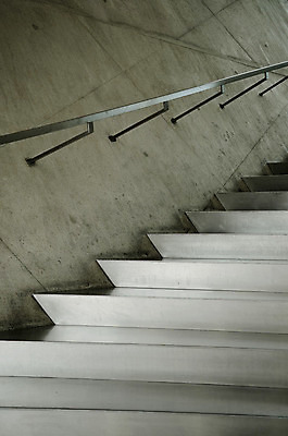 포토 JPG 해외이미지 건축양식 사람없음 내부 인테리어 계단 금속 도시 은색 묘사 기하학 알루미늄 콘크리트 미니멀리스트 미니멀 해외202004 해외포토 디자인 건축 컬러 무늬 재질 파일형식