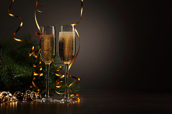 포토 JPG 해외이미지 디자인 기념일 행복 리본 음료 백그라운드 크리스마스 겨울 검은배경 새로움 기념 선물 사랑 사람없음 빛 상자 파티 축제 낭만 축하 알코올 샴페인 샴페인잔 해외202004 해외포토 계절 감정 컨셉 술잔 주류 이벤트 검은색 파일형식
