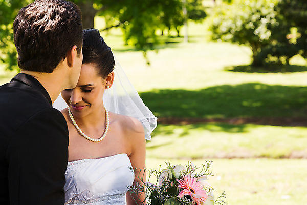 포토 JPG 해외이미지 주간 커플 공원 여자 남자 신부 신랑 결혼 결혼식 남편 정장 20대 성인 야외 두명 앞모습 30대 낭만 성인만 해외202004 해외포토 자연요소 옷 공공시설 뷰포인트 컨셉 관계 사람 이벤트 청년 장년 파일형식